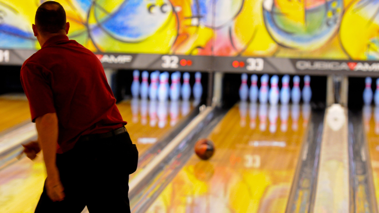 The 5 Best Bowling Balls for Seniors [2022 Guide] Strike Master Bowling