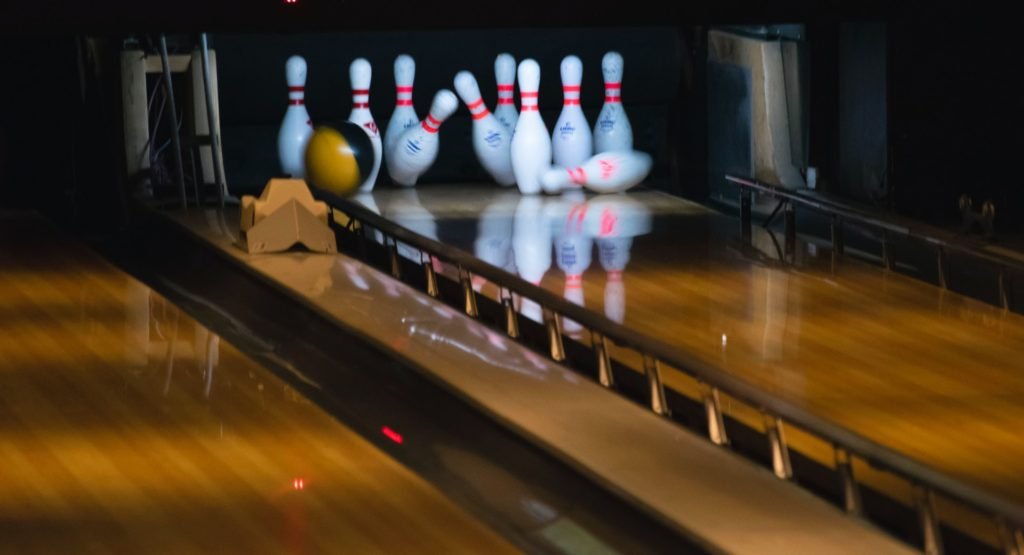 how to hook a bowling ball