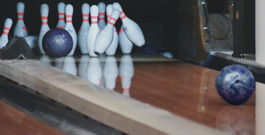 how to throw a bowling ball