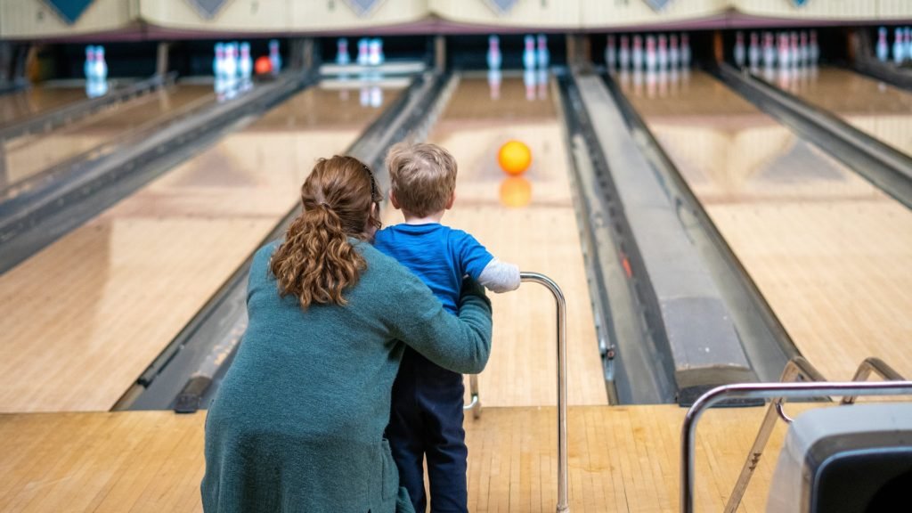 at what age can a child start bowling