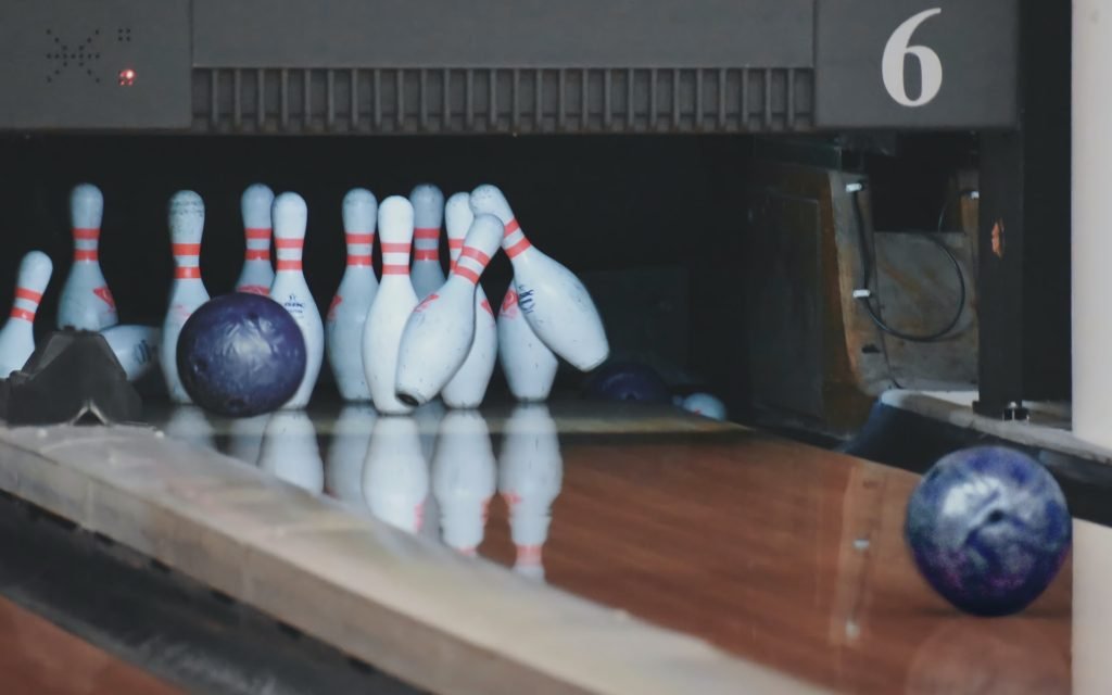 how to bowl on dry lanes