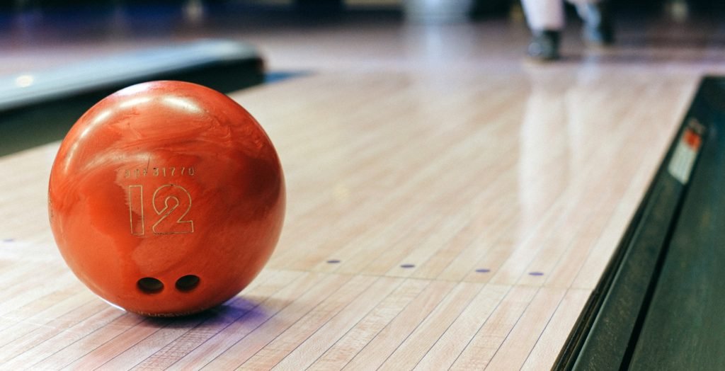 why do bowling balls lose their hook